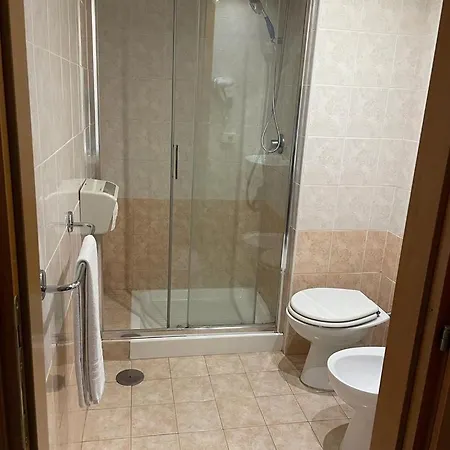 Pensionat Max House 2 *