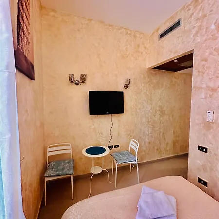 Pensionat Max House 2 *